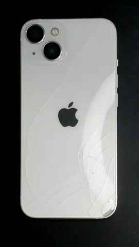 Apple iPhone 13 de L***a antes de la reparación de tapa trasera