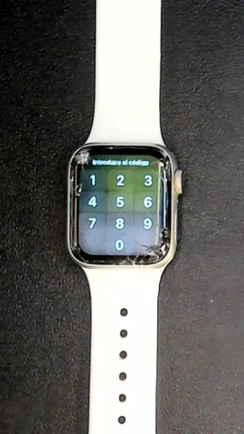 Apple Watch Serie 4 40mm de M******s antes de la reparación de cristal (sólo cristal y no el digitalizador)