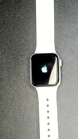 Foto tomada del Apple Watch Serie 4 40mm de M******s posterior a la reparación de cristal (sólo cristal y no el digitalizador) el 27 de Enero de 2024