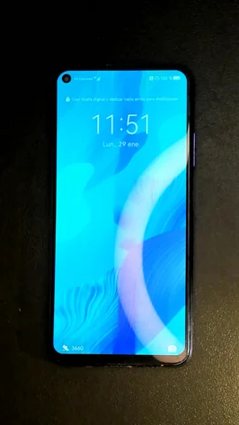 Huawei nova 5T de C*******l antes de la reparación de pantalla