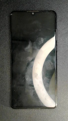 Huawei P30 de R**a antes de la reparación de pantalla