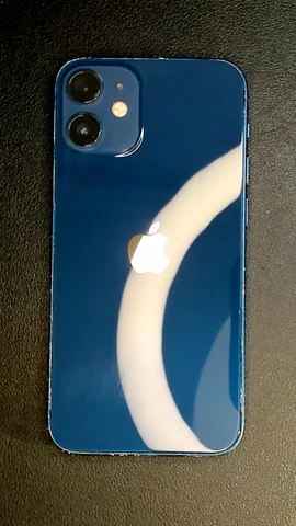 Foto tomada del Apple iPhone 12 mini de S****l posterior a la reparación de tapa trasera y pantalla el 30 de Enero de 2024