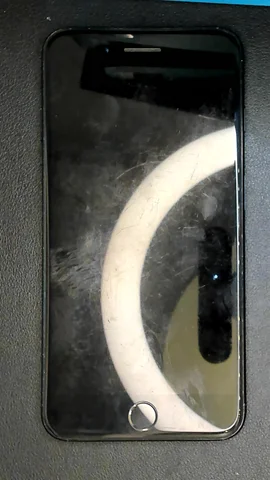 Apple iPhone 7 Plus de M***a antes de la reparación de batería