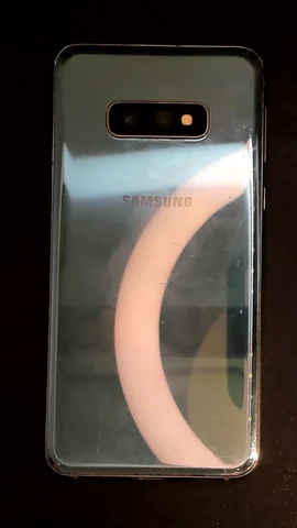 Samsung Galaxy S10e de J****r antes de la reparación de cámara trasera