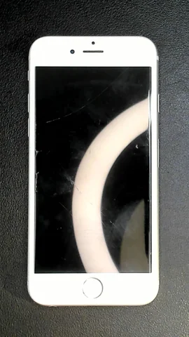 Apple iPhone 6s de F******o antes de la reparación de batería