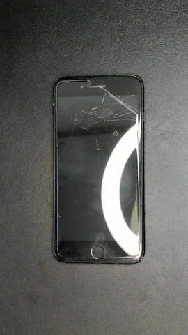 Apple iPhone 7 Plus de A****o antes de la reparación de pantalla