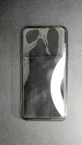 Apple iPhone 11 Pro de L**s antes de la reparación de puerto de carga