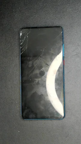 Xiaomi Mi 9T Pro de A*****o antes de la reparación de pantalla