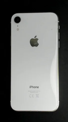 Apple iPhone XR de J****r antes de la reparación de lente de cámara trasera