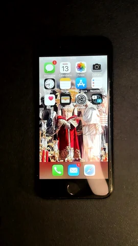 Apple iPhone SE (2020) de I*******o antes de la reparación de auricular