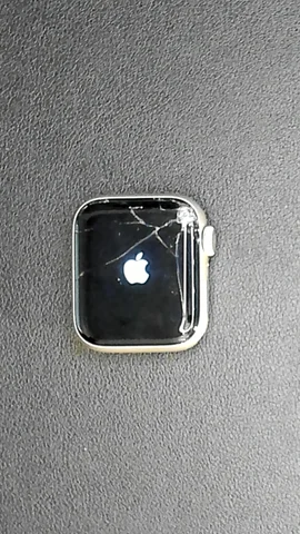 Apple Watch SE 40mm de C*****a antes de la reparación de pantalla