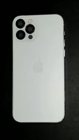 Foto tomada del Apple iPhone 12 Pro de A*****o posterior a la reparación de tapa trasera el 21 de Febrero de 2024