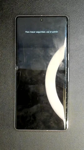 Google Pixel 7 Pro de L***a antes de la reparación de pantalla