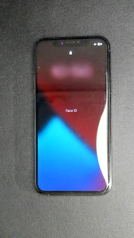 Foto tomada del Apple iPhone 11 Pro de M****l posterior a la reparación de batería y tapa trasera el 26 de Febrero de 2024