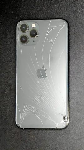 Apple iPhone 11 Pro de M****l antes de la reparación de batería y tapa trasera