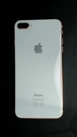 Foto tomada del Apple iPhone 8 Plus de N*e posterior a la reparación de cámara trasera y tapa trasera y pantalla el 5 de Marzo de 2024