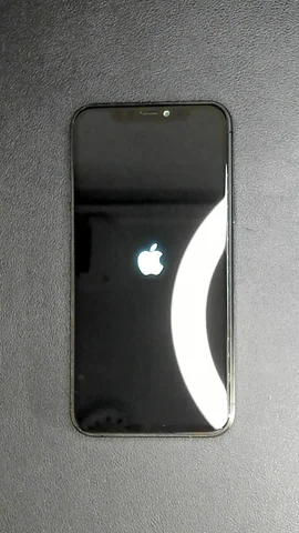 Foto tomada del Apple iPhone 11 Pro de S*****n posterior a la reparación de batería y pantalla el 6 de Marzo de 2024