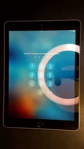 Foto tomada del Apple iPad 5 9.7 (2017) de I*******o posterior a la reparación de batería el 8 de Marzo de 2024