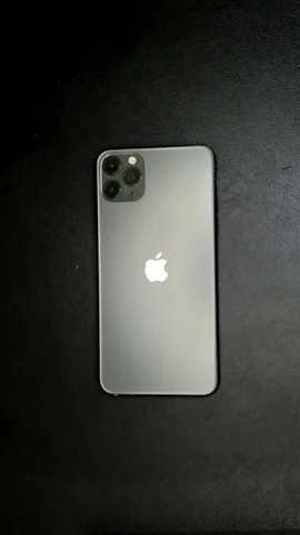 Apple iPhone 11 Pro Max de P***o antes de la reparación de puerto de carga