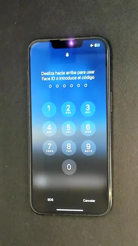 Foto tomada del Apple iPhone 13 de F*******o posterior a la reparación de puerto de carga el 8 de Marzo de 2024