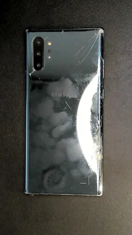 Samsung Galaxy Note10+ de E******o antes de la reparación de tapa trasera