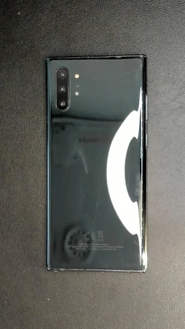 Foto tomada del Samsung Galaxy Note10+ de E******o posterior a la reparación de tapa trasera el 11 de Marzo de 2024