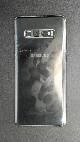 Samsung Galaxy S10+ de M**k antes de la reparación de cámara trasera y lente de cámara trasera y pantalla y tapa trasera