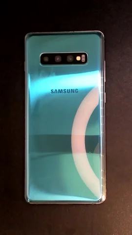 Foto tomada del Samsung Galaxy S10+ de M**k posterior a la reparación de cámara trasera y lente de cámara trasera y pantalla y tapa trasera el 12 de Marzo de 2024