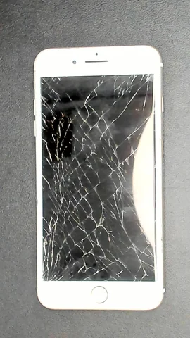 Apple iPhone 7 Plus de M****n antes de la reparación de pantalla