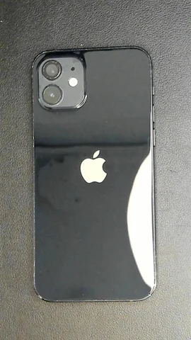 Foto tomada del Apple iPhone 12 de E**l posterior a la reparación de tapa trasera el 15 de Marzo de 2024