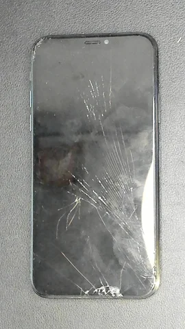 Apple iPhone XS de C******a antes de la reparación de pantalla