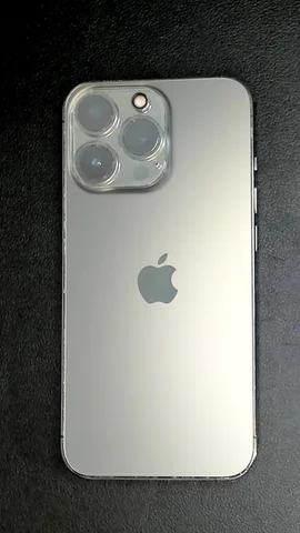 Foto tomada del Apple iPhone 13 Pro de F******a posterior a la reparación de tapa trasera y lente de cámara trasera el 18 de Marzo de 2024