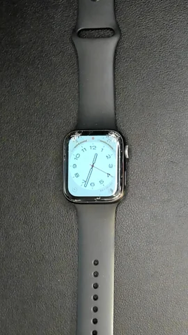 Apple Watch Serie 5 44mm de L***a antes de la reparación de pantalla