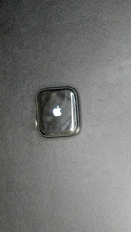 Foto tomada del Apple Watch Serie 4 44mm de F*******o posterior a la reparación de batería el 20 de Marzo de 2024