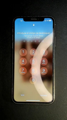 Apple iPhone X de J****n antes de la reparación de auricular