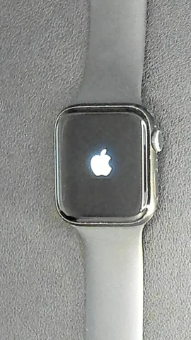 Foto tomada del Apple Watch Serie 6 44mm de J**é posterior a la reparación de cristal digitalizador el 4 de Abril de 2024