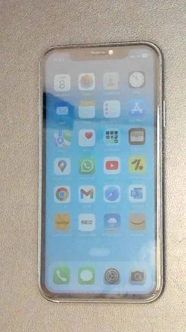 Apple iPhone 11 de R****l antes de la reparación de cámara delantera