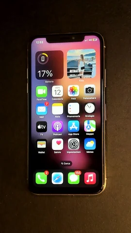 Foto tomada del Apple iPhone X de E***a posterior a la reparación de pantalla el 12 de Abril de 2024