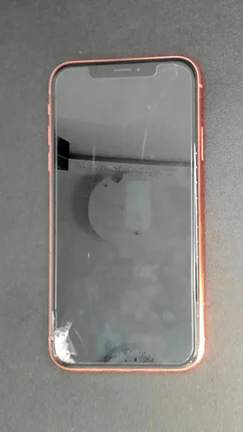 Apple iPhone XR de L***a antes de la reparación de pantalla