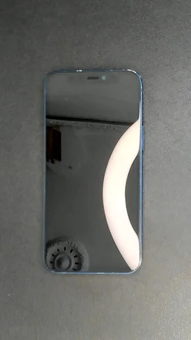 Foto tomada del Apple iPhone 12 mini de P***o posterior a la reparación de pantalla y tapa trasera el 15 de Abril de 2024