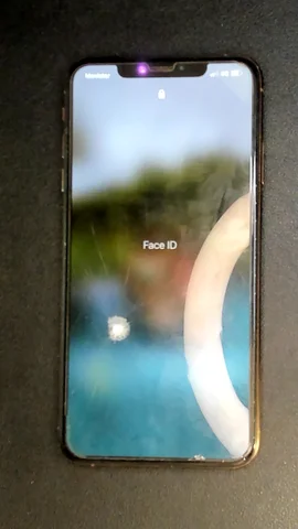 Apple iPhone XS Max de M******e antes de la reparación de pantalla