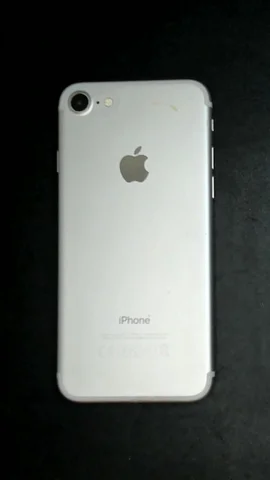 Foto tomada del Apple iPhone 7 de L**a posterior a la reparación de cámara trasera el 19 de Abril de 2024