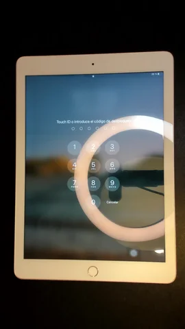 Foto tomada del Apple iPad 6 9.7 (2018) de C****s posterior a la reparación de cristal digitalizador el 23 de Abril de 2024