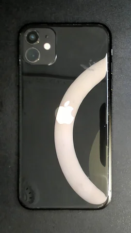 Foto tomada del Apple iPhone 11 de J***é posterior a la reparación de pantalla y tapa trasera el 23 de Abril de 2024