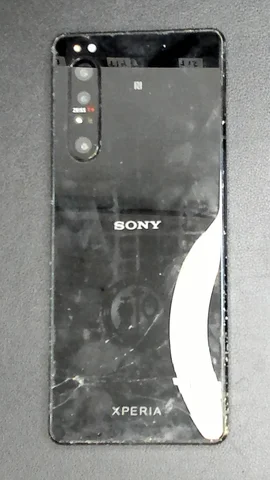 Sony Xperia 1 II de M******a antes de la reparación de tapa trasera