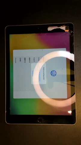 Apple iPad 6 9.7 (2018) de M****l antes de la reparación de cristal digitalizador