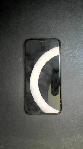 Apple iPhone 11 Pro de R****a antes de la reparación de batería