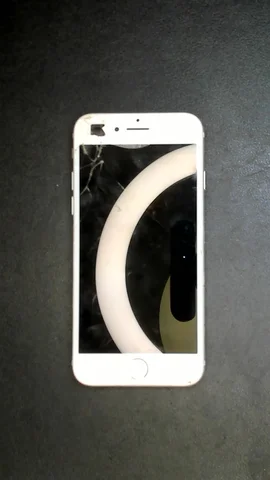 Apple iPhone 7 de S***a antes de la reparación de pantalla