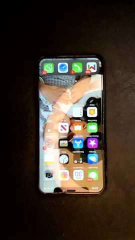 Foto tomada del Apple iPhone XS de P**e posterior a la reparación de pantalla y batería el 30 de Abril de 2024