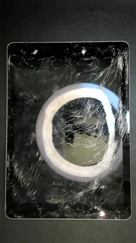 Apple iPad 6 9.7 (2018) de C****s antes de la reparación de cristal digitalizador